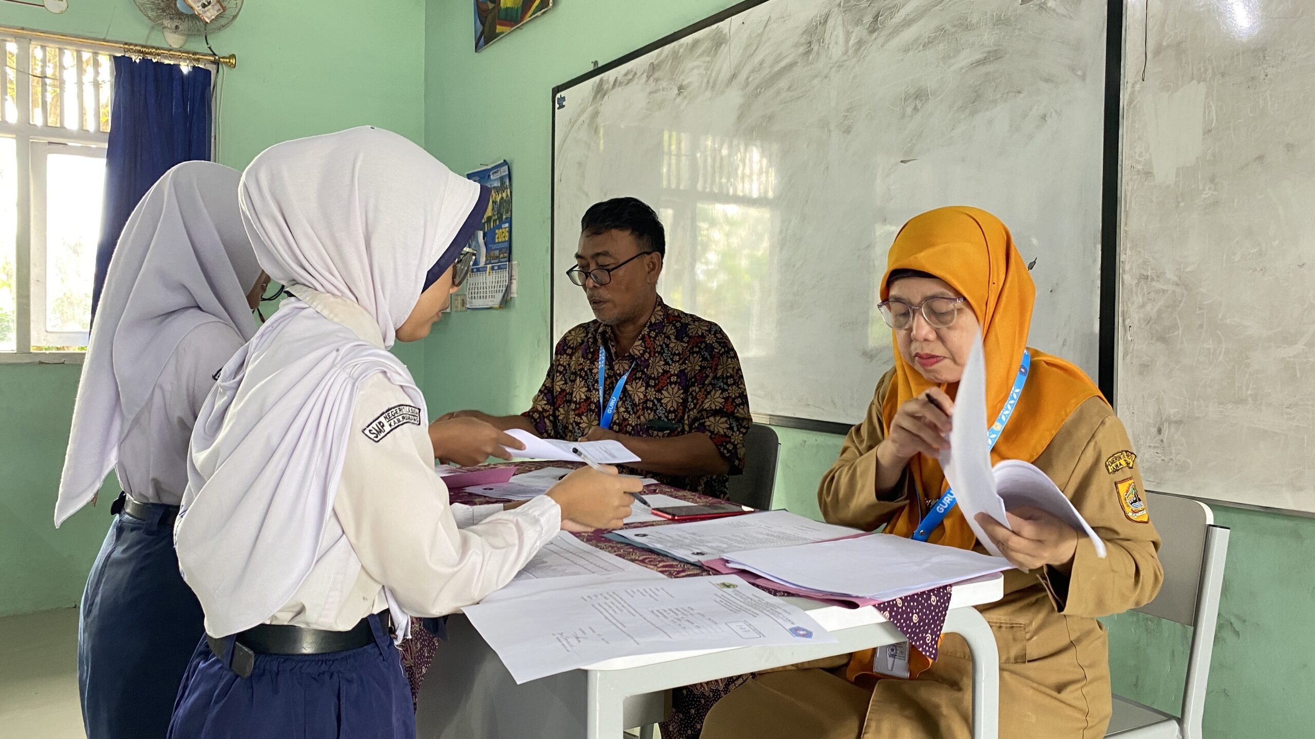 Menuju Putih Abu-Abu: Antusiasme Siswa Baru Warnai Pendaftaran Ulang SMAN 1 Lasem
